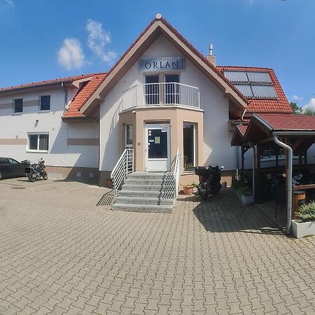 Hotel Orlan Bratislava Exterior foto
